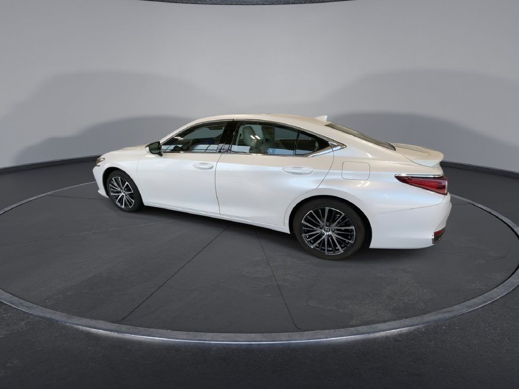 Used 2024 Lexus ES 300h w/ Premium Package FWD image 6
