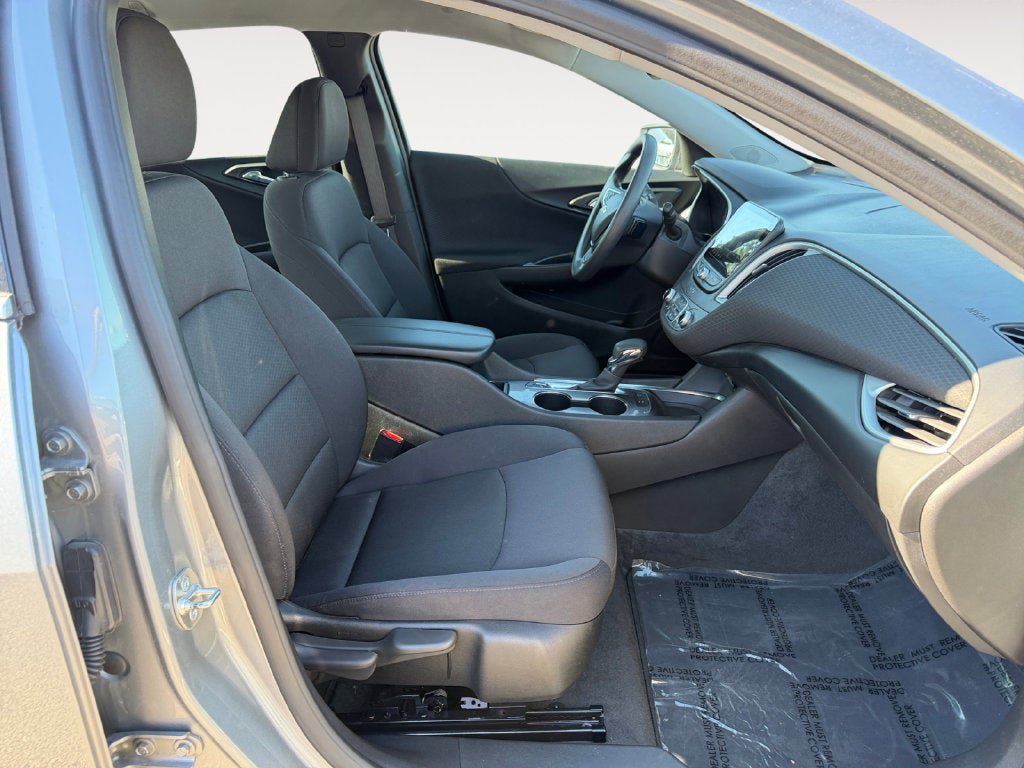 Used 2024 Chevrolet Malibu LT FWD image 25