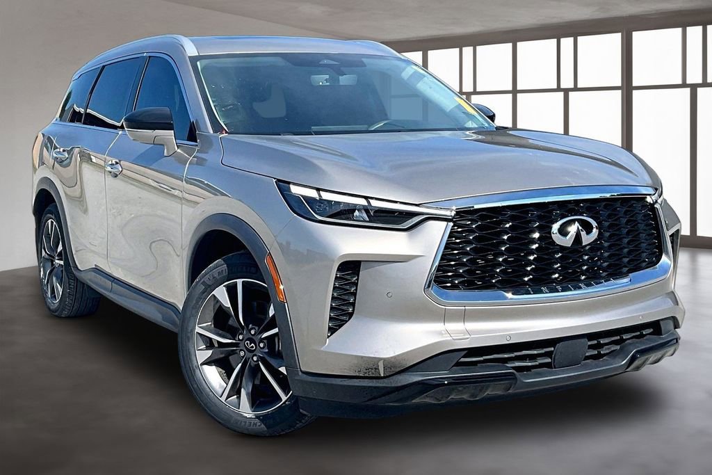 Used 2023 INFINITI QX60 Luxe w/ Performance Audio Package FWD image 3