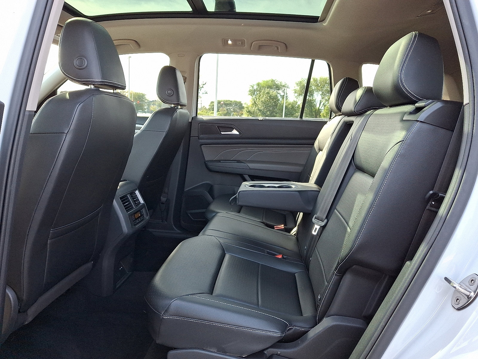 Used 2023 Volkswagen Atlas SE w/ Panoramic Sunroof Package image 10