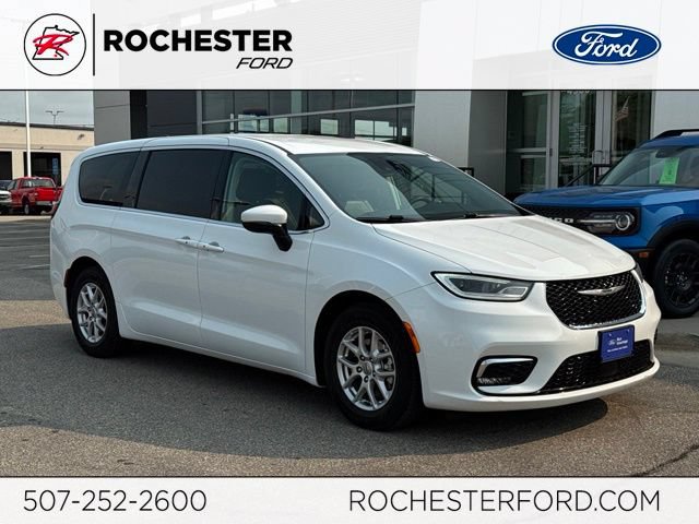 Used 2023 Chrysler Pacifica Touring-L