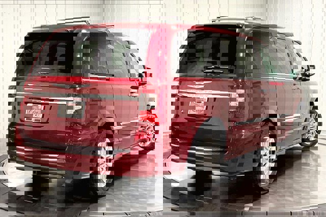 Used 2012 Chrysler Town & Country Limited w/ Luxury Group image 13
