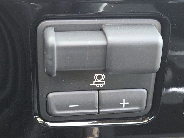 New 2025 GMC Sierra 3500 SLT w/ SLT Premium Package image 8