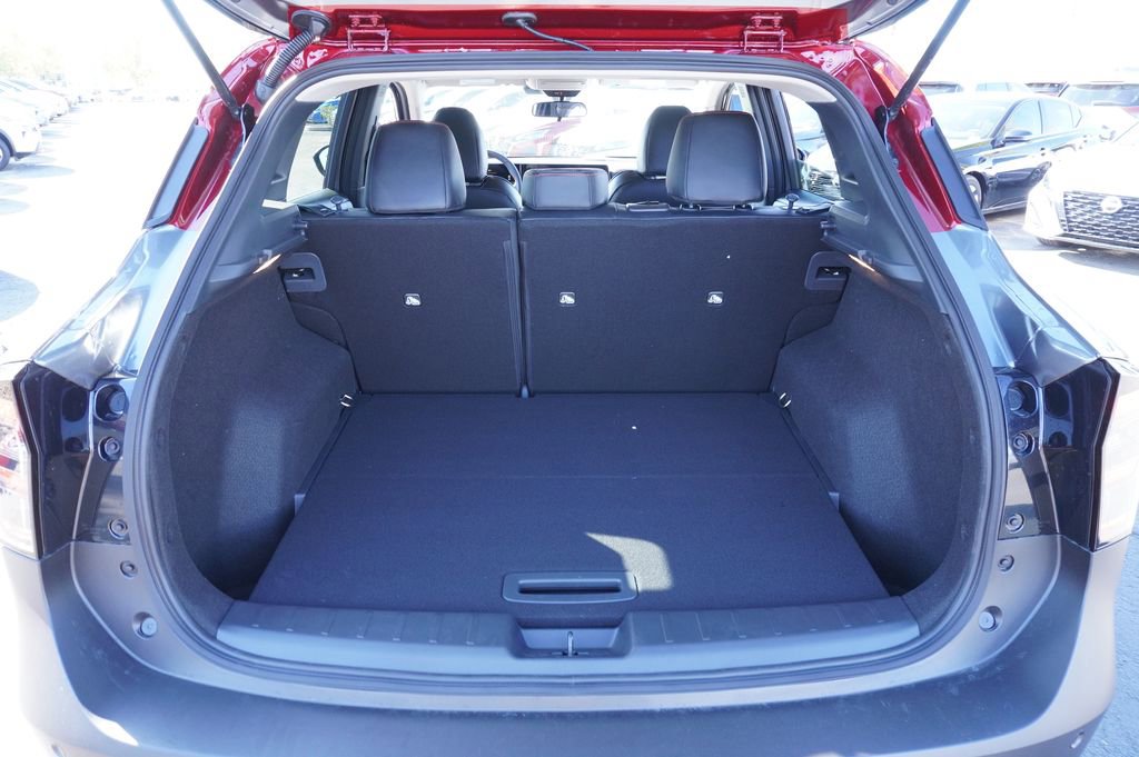 Certified 2025 Nissan Kicks SR FWD image 8