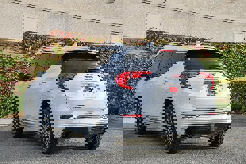 Used 2020 GMC Terrain Denali w/ Denali Premium Package image 8