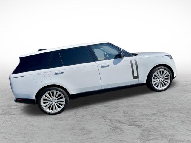 Used 2025 Land Rover Range Rover Long Wheelbase SE AWD/4WD image 7