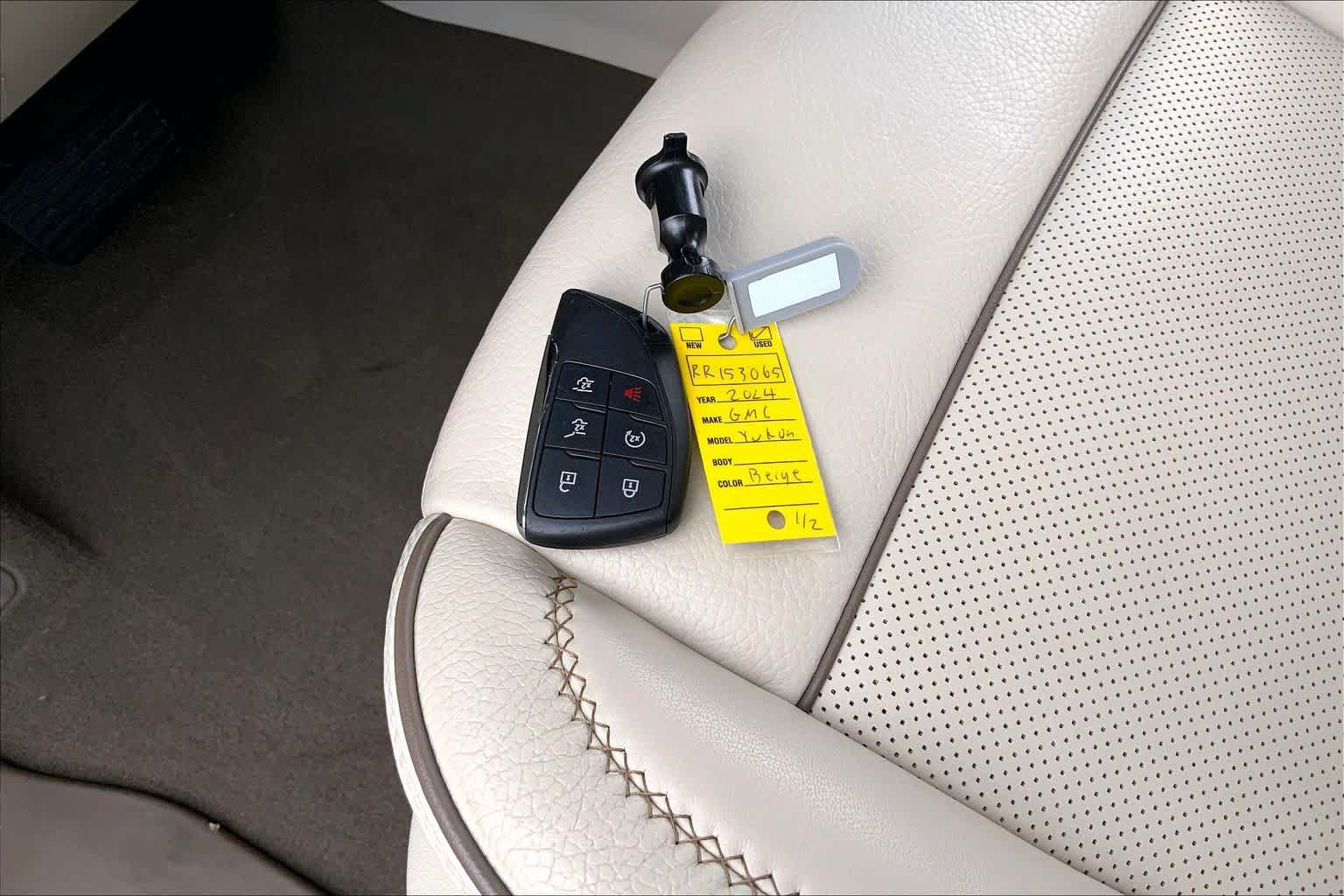 Used 2024 GMC Yukon Denali RWD image 15