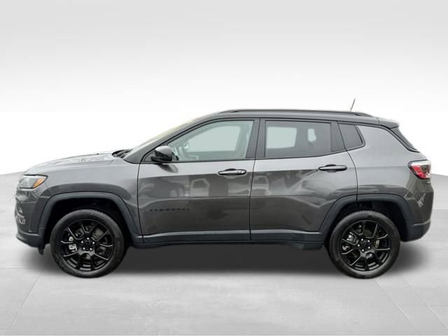 Certified 2023 Jeep Compass Altitude w/ Sun and Sound Group image 4