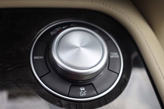 Used 2024 INFINITI QX80 Sensory image 7