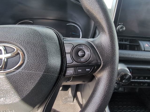 Used 2025 Toyota RAV4 XLE AWD/4WD image 16