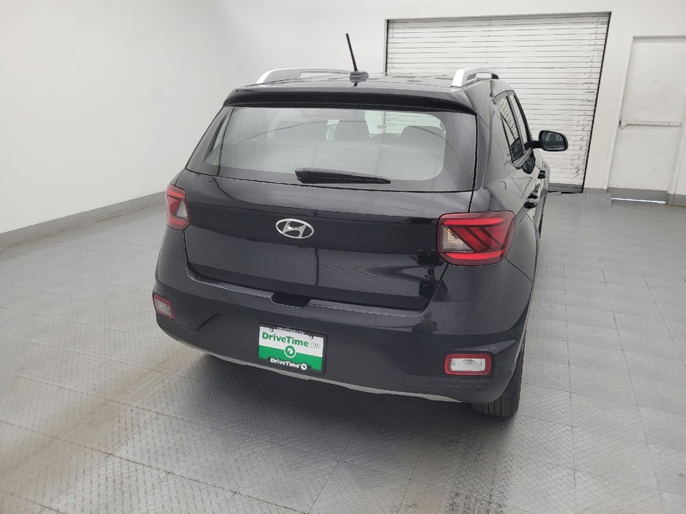 Used 2024 Hyundai Venue SEL FWD image 7