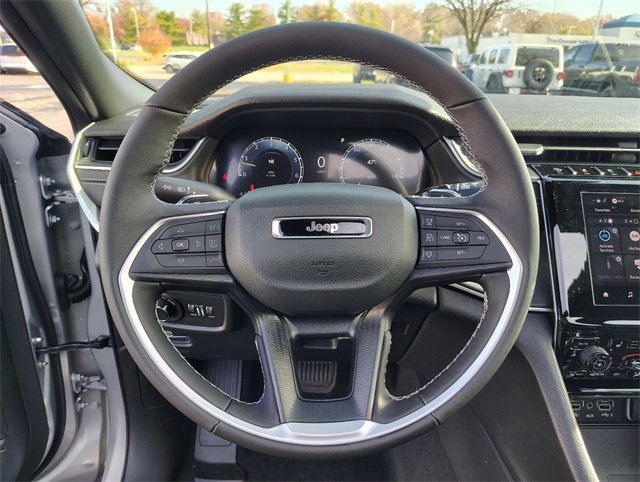 New 2025 Jeep Grand Cherokee Altitude image 16