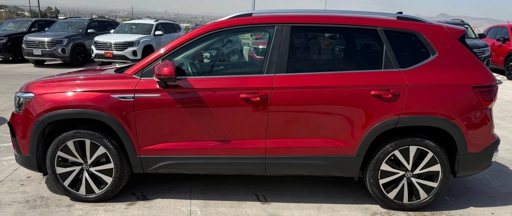 Used 2023 Volkswagen Taos SE FWD image 6