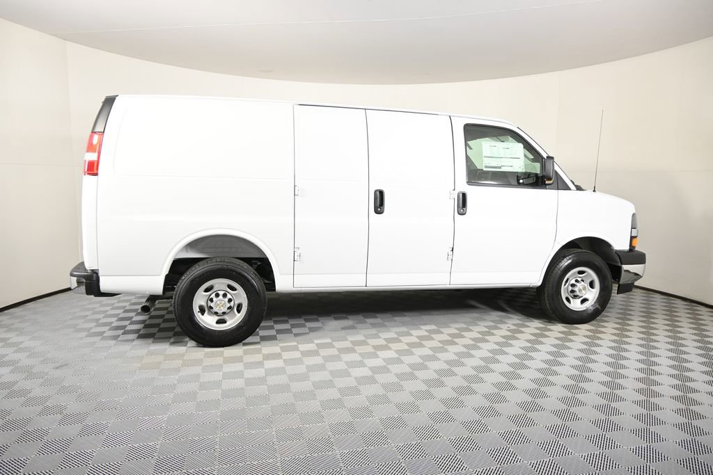 New 2026 Chevrolet Express 3500 image 7