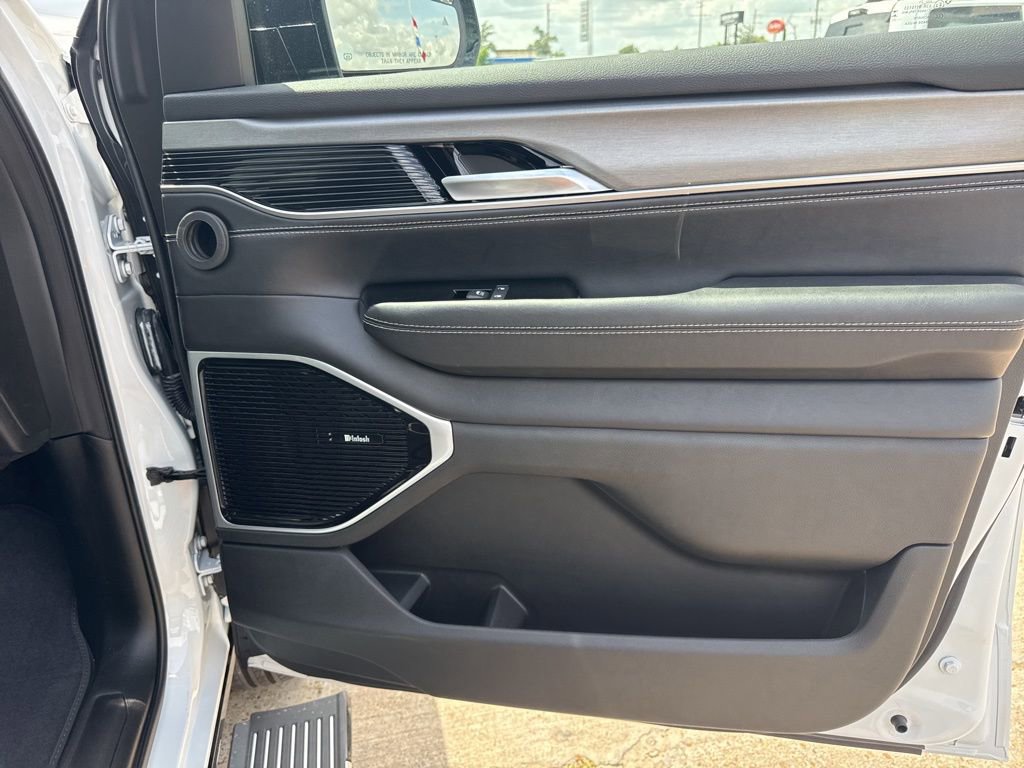 New 2025 Jeep Wagoneer L Series III w/ Premium Group I image 34