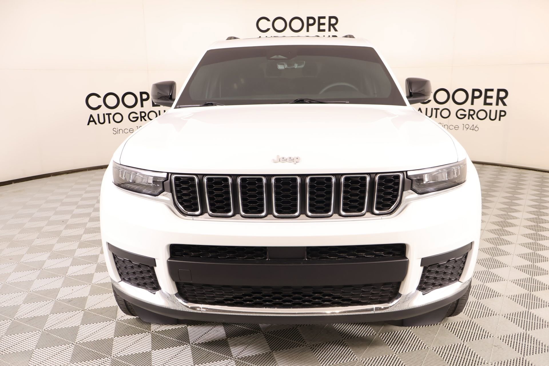 Used 2025 Jeep Grand Cherokee L Laredo RWD image 8