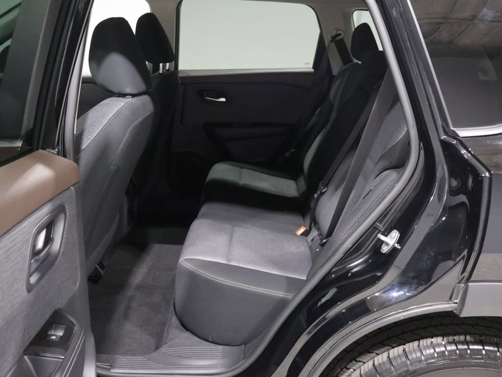 Used 2023 Nissan Rogue SV AWD/4WD image 18