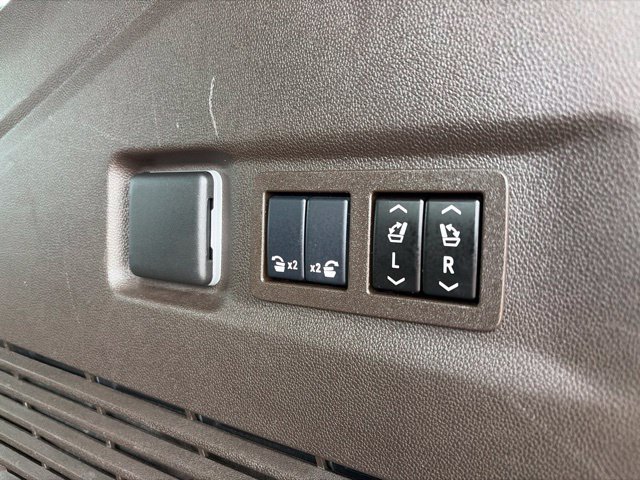 Used 2024 GMC Yukon XL SLT w/ SLT Luxury Package AWD/4WD image 44