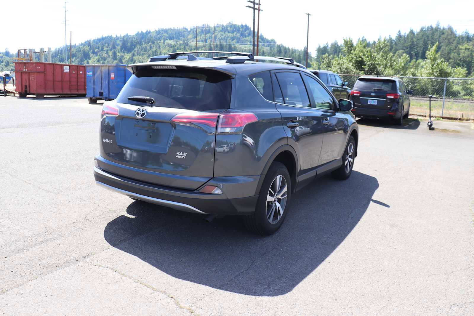 Used 2018 Toyota RAV4 XLE AWD/4WD image 5