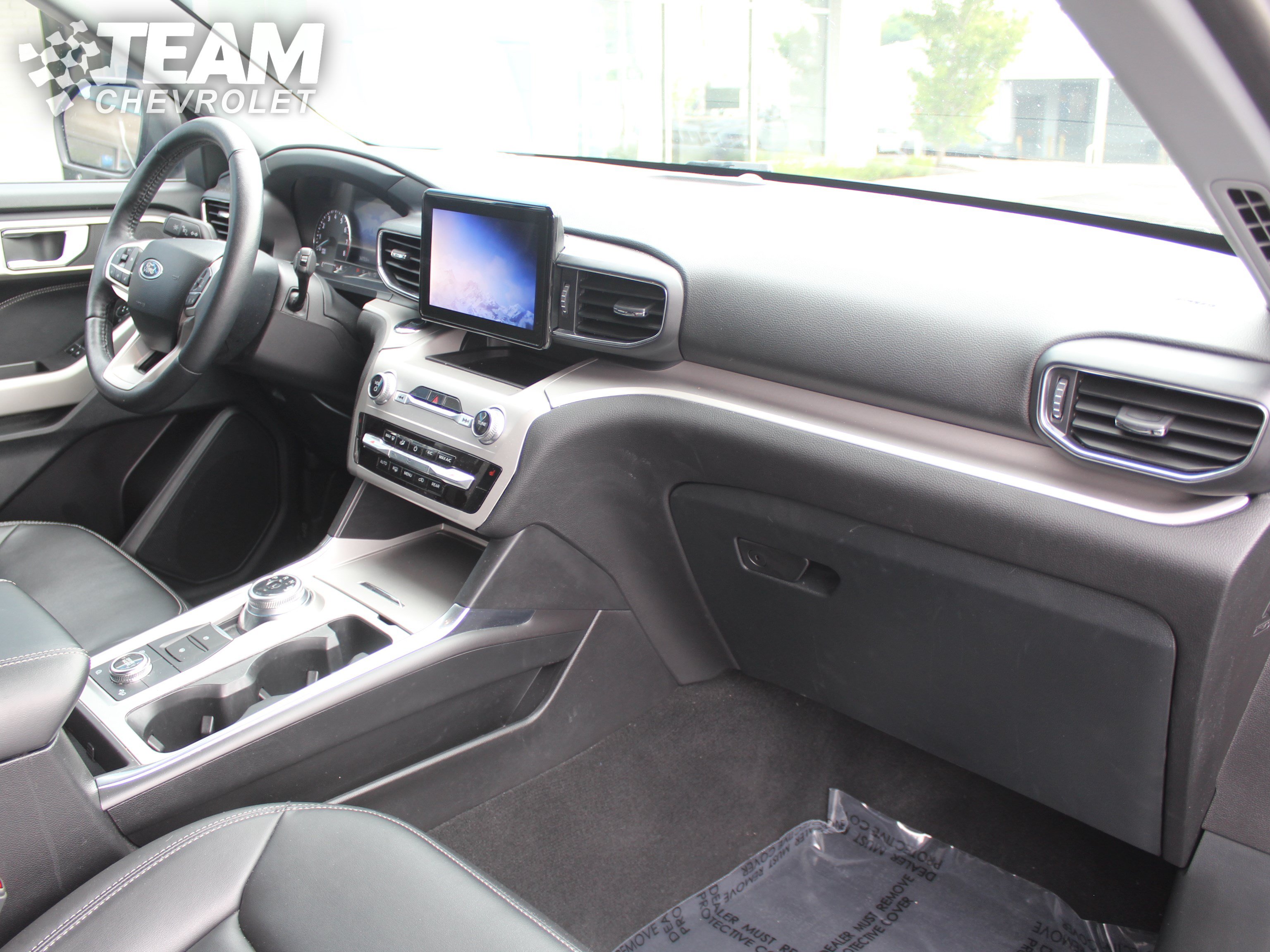 Used 2024 Ford Explorer XLT w/ Equipment Group 202A AWD/4WD image 28