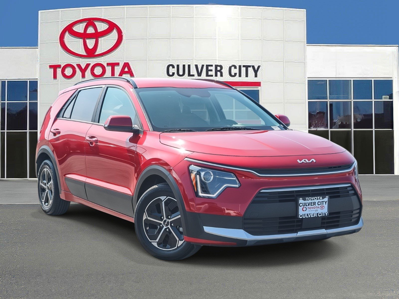 Used 2025 Kia Niro LX FWD image 1