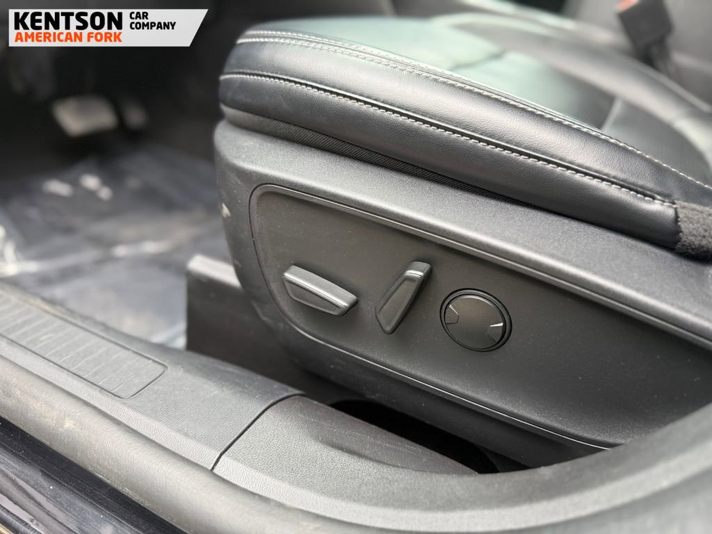 Used 2025 Ford Escape Platinum AWD/4WD image 34