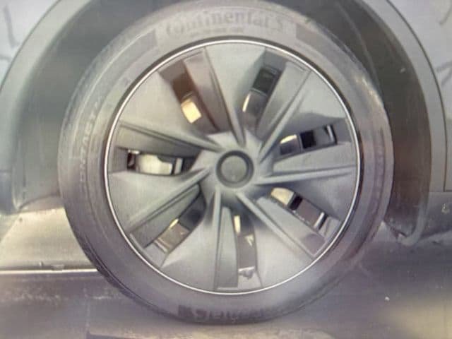 Used 2024 Tesla Model Y Long Range AWD/4WD image 10