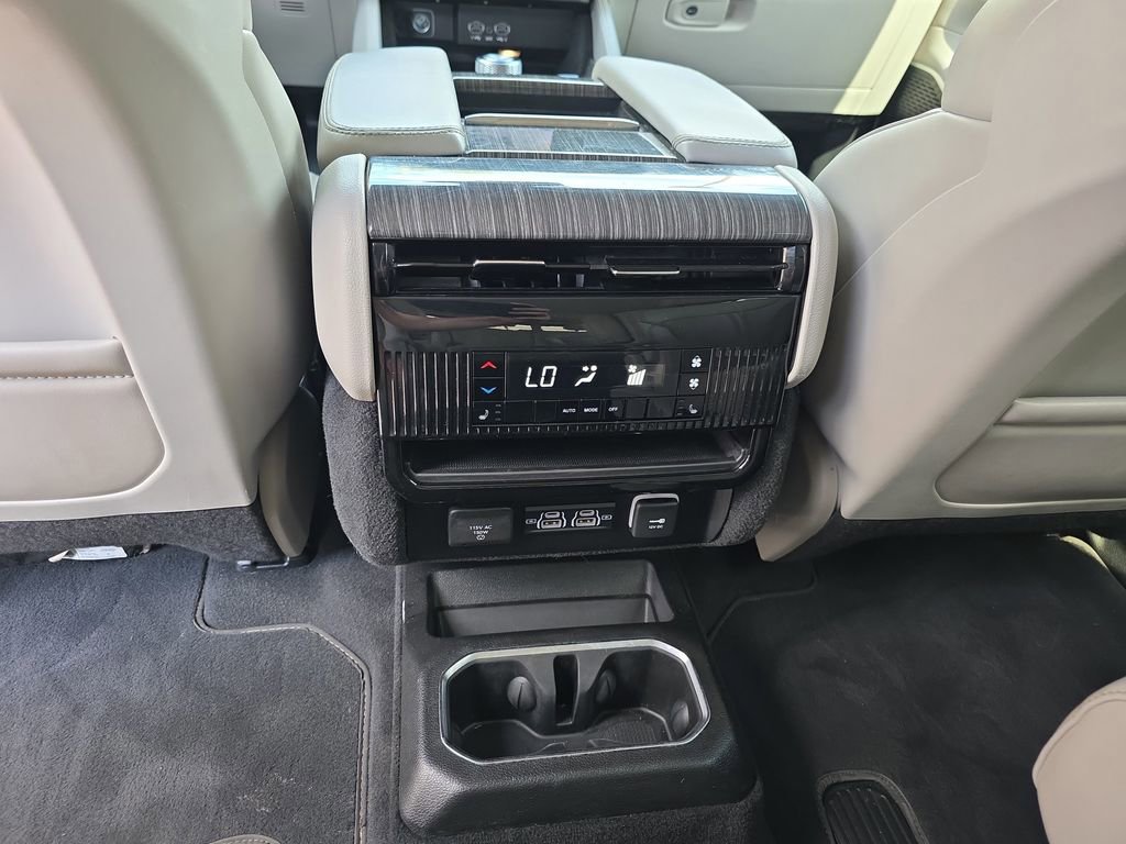 Used 2022 Jeep Wagoneer Series III w/ Flexible Seating Group image 32