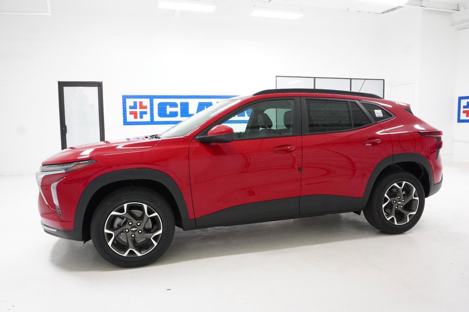 New 2026 Chevrolet Trax LT w/ Driver Confidence Package FWD image 10