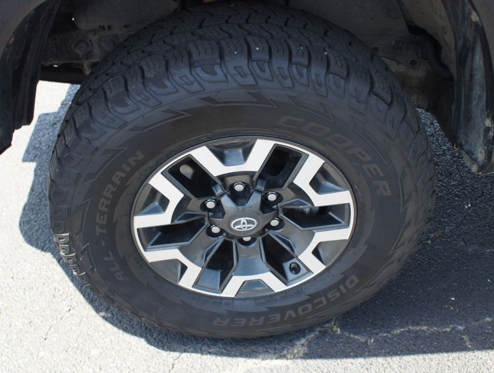 Used 2020 Toyota Tacoma TRD Off-Road AWD/4WD image 24