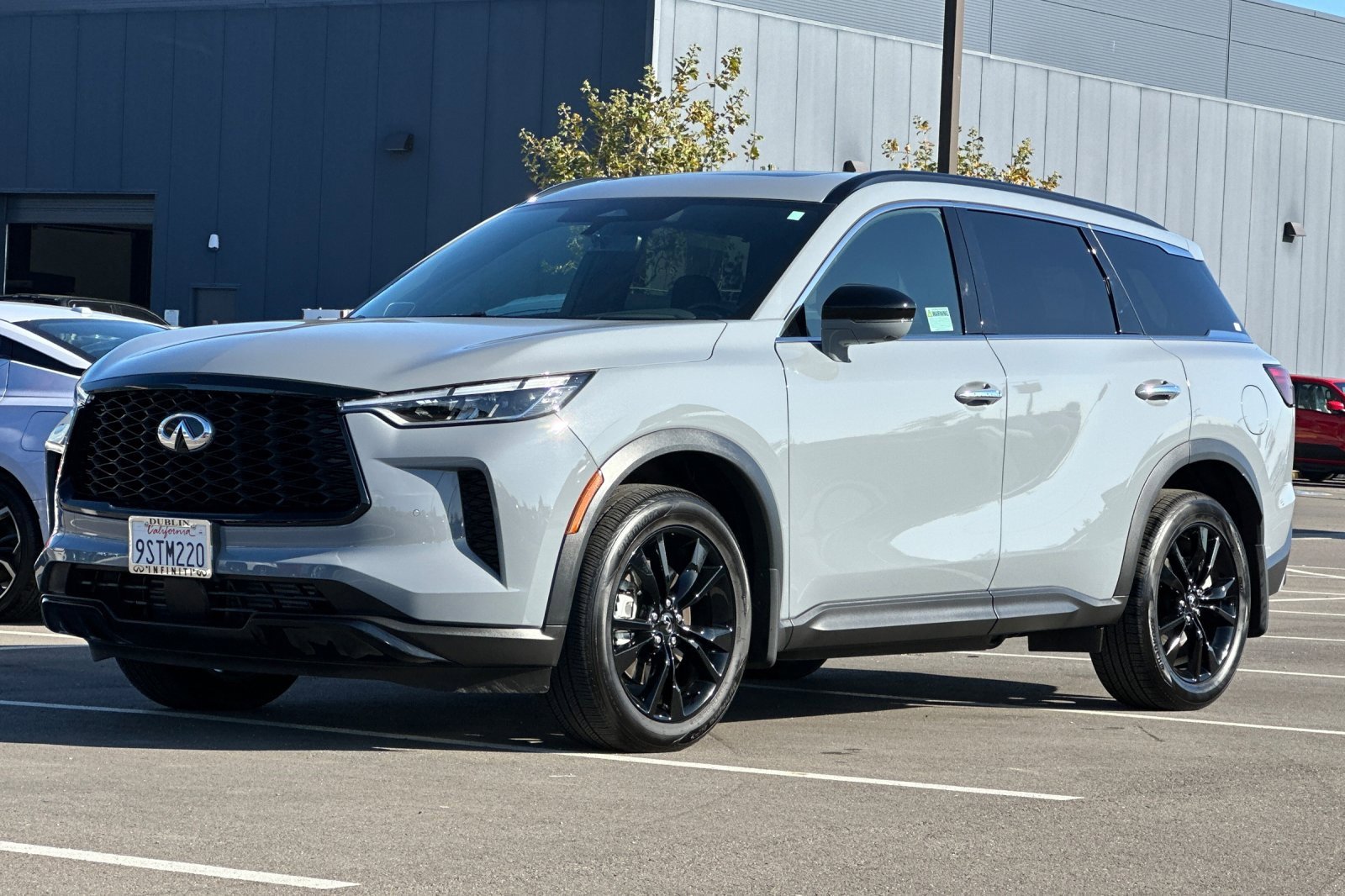 Certified 2025 INFINITI QX60 Luxe w/ Black Edition image 8