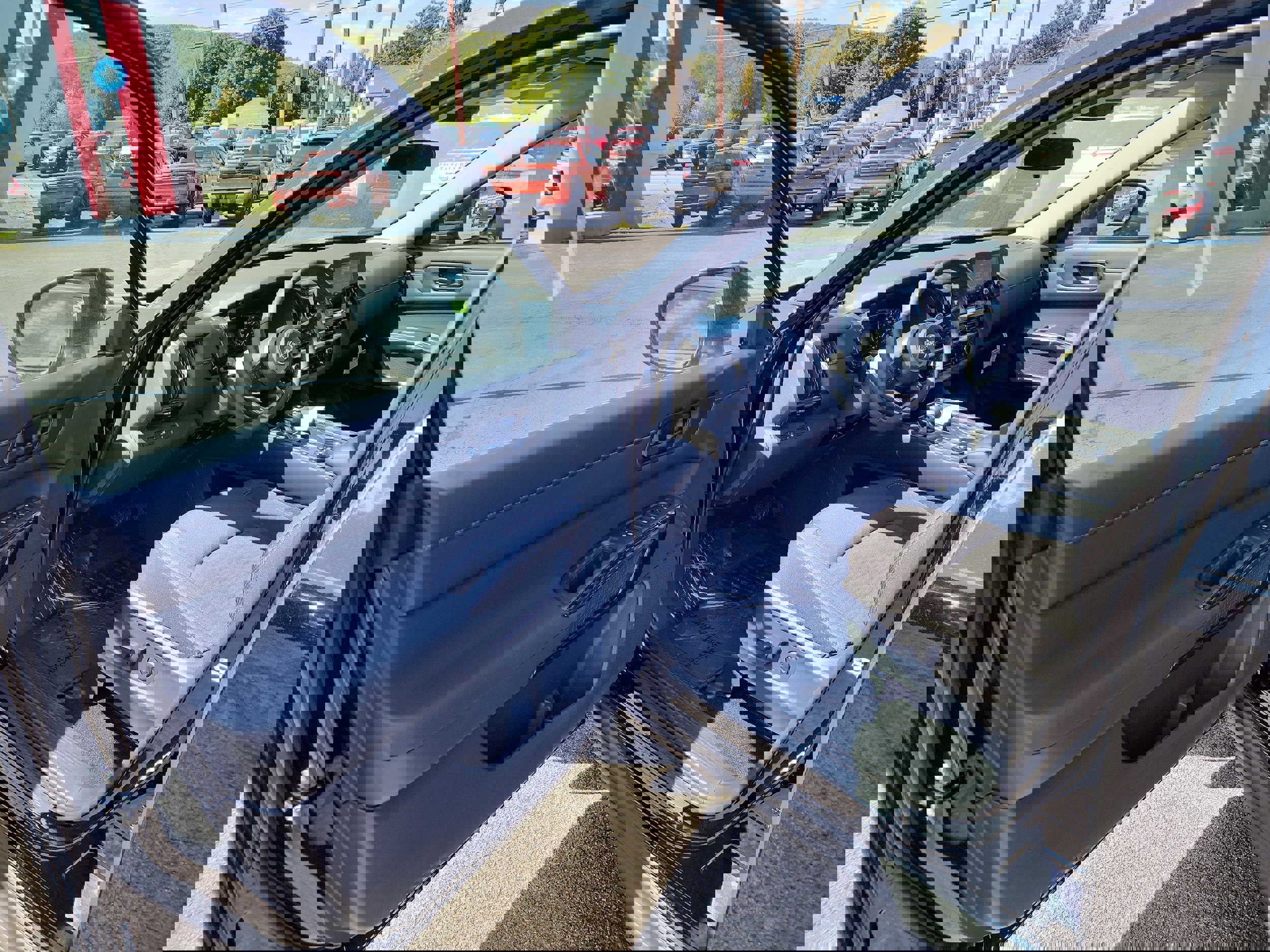 New 2025 Nissan Pathfinder SV w/ Black Appearance Package image 10