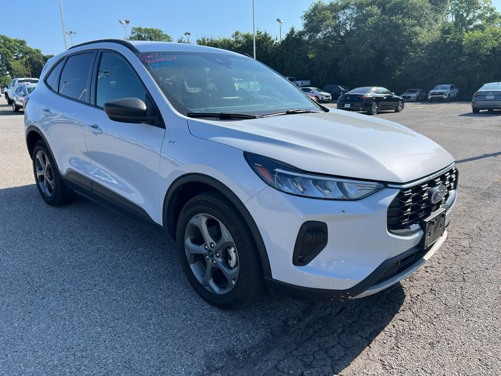 Used 2025 Ford Escape ST-Line AWD/4WD image 2