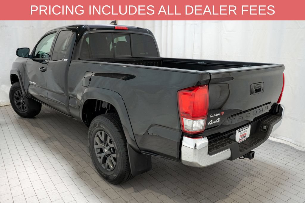 Used 2021 Toyota Tacoma SR5 w/ SR5 Appearance Package (SM) AWD/4WD image 3