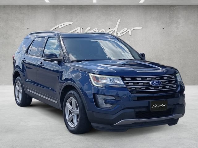 Used 2017 Ford Explorer XLT w/ Equipment Group 202A AWD/4WD image 2