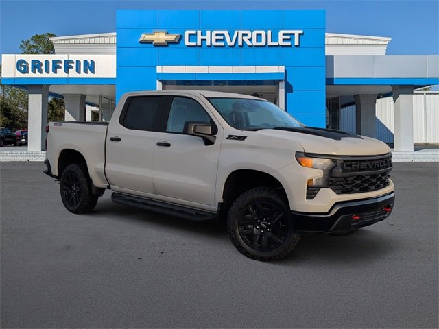 New 2026 Chevrolet Silverado 1500 Custom Trail Boss w/ LPO, Dark Essentials Package