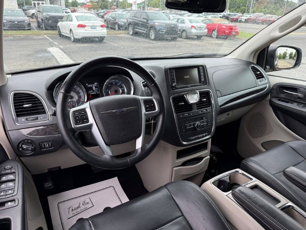 Used 2013 Chrysler Town & Country Touring FWD image 16
