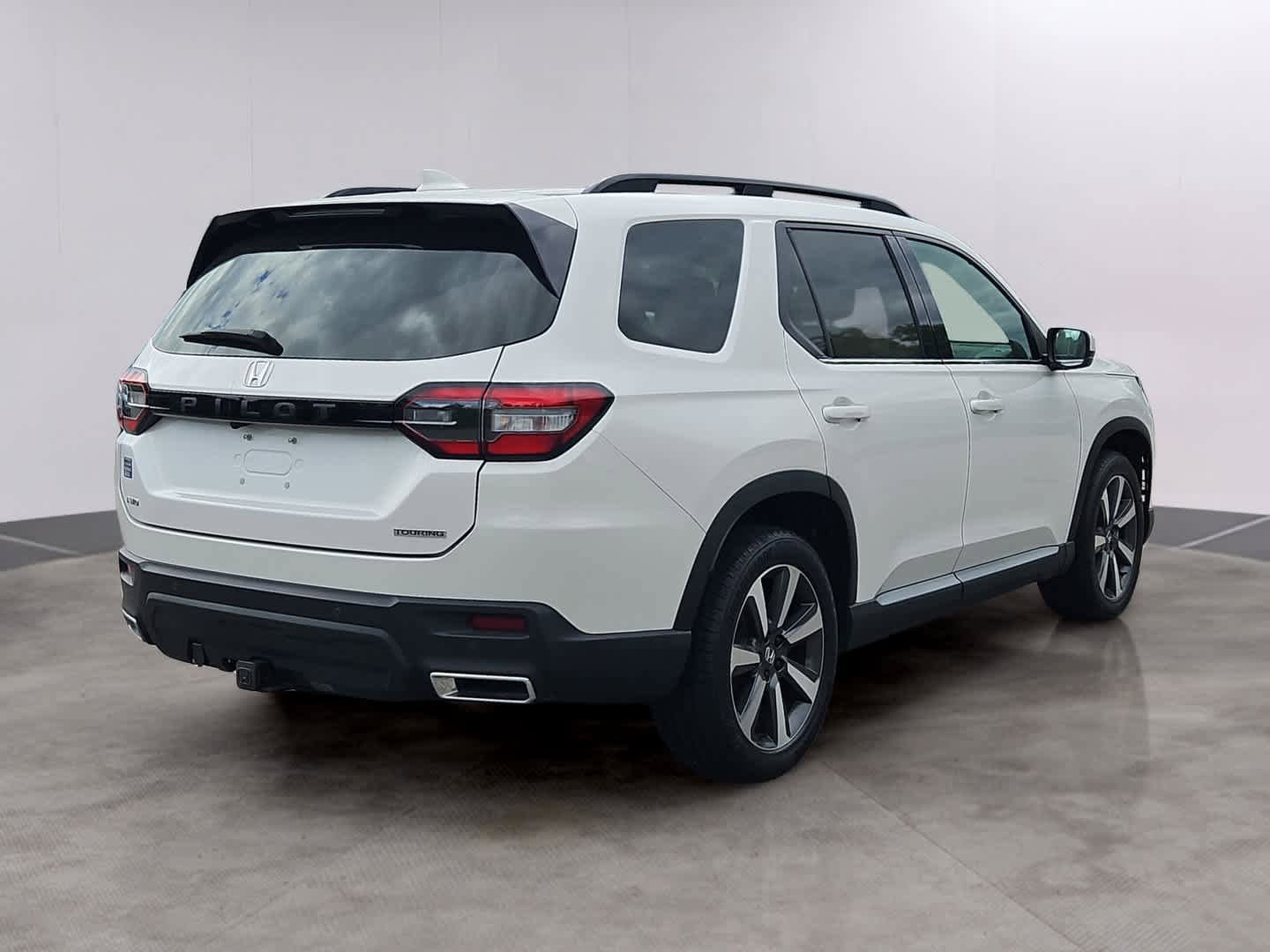 Used 2023 Honda Pilot Touring image 4