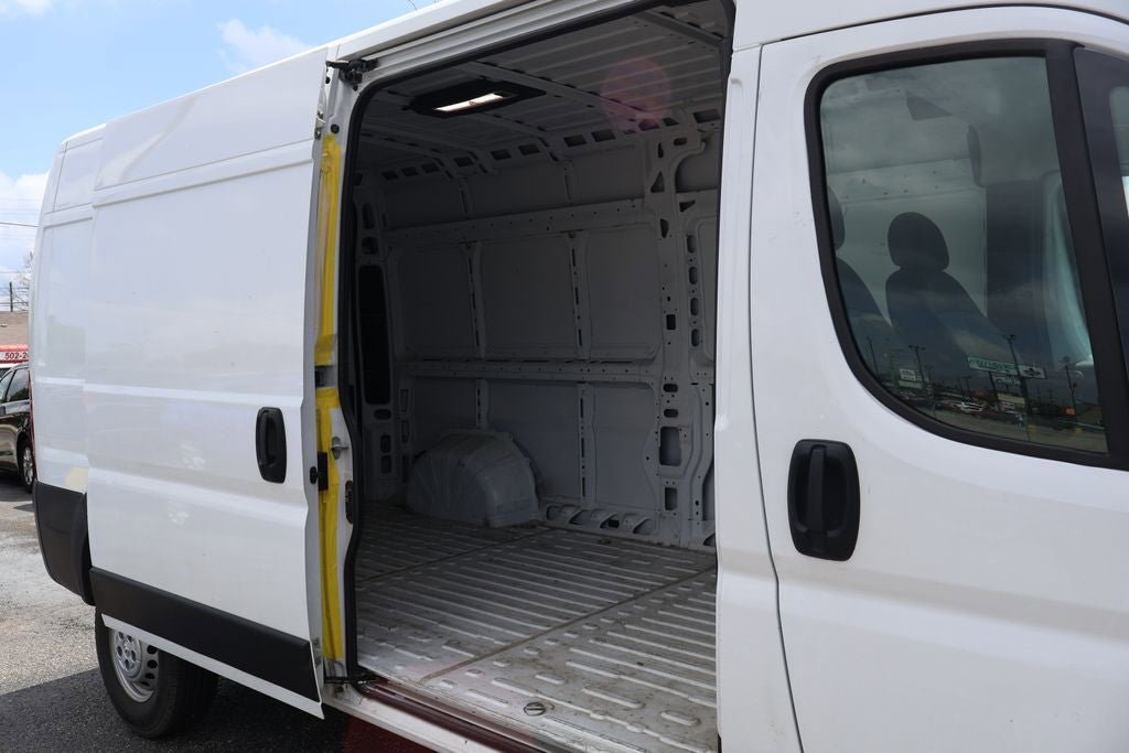 Used 2025 RAM ProMaster 3500 w/ Convenience Group FWD image 9