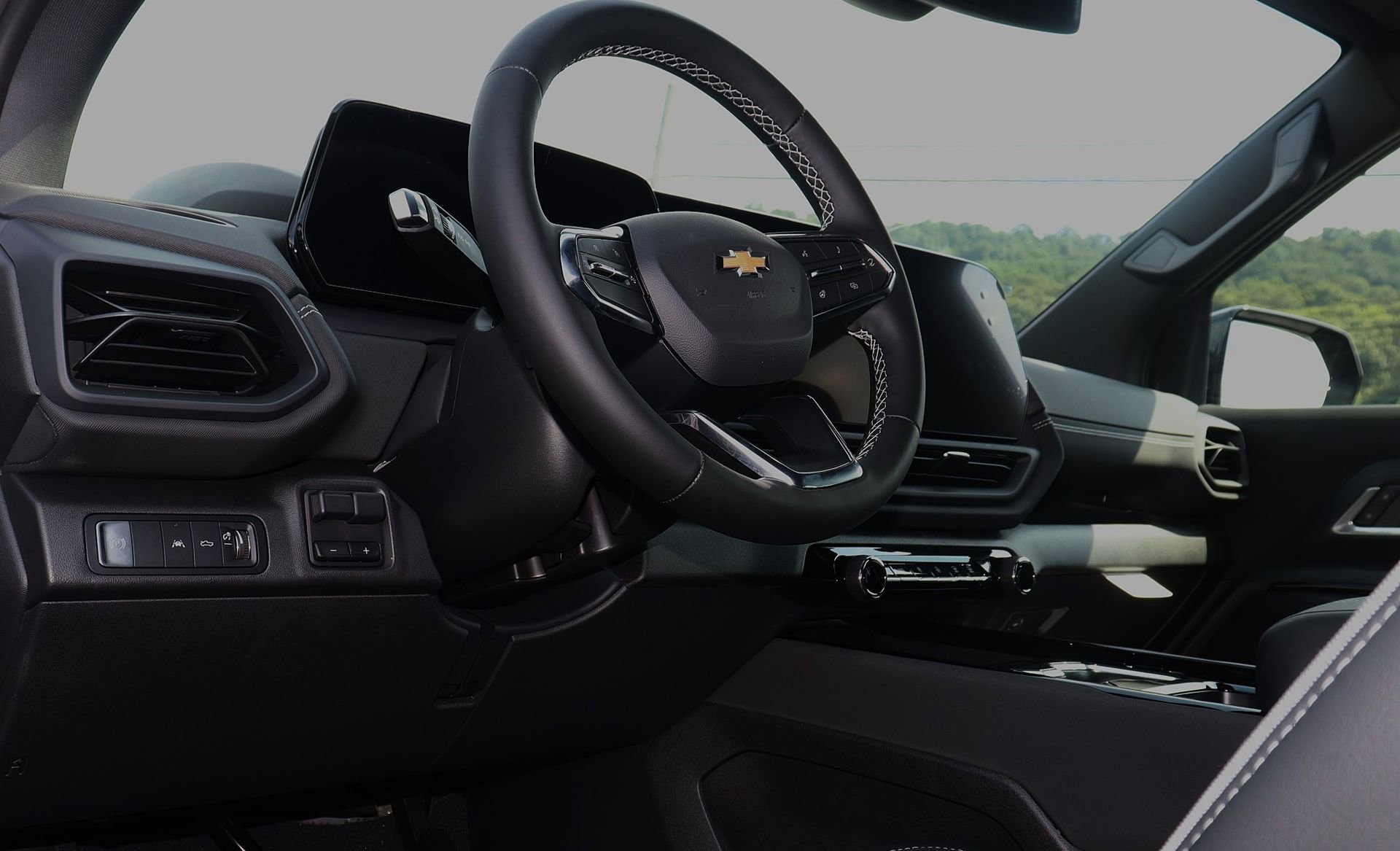 New 2026 Chevrolet Silverado EV LT image 15