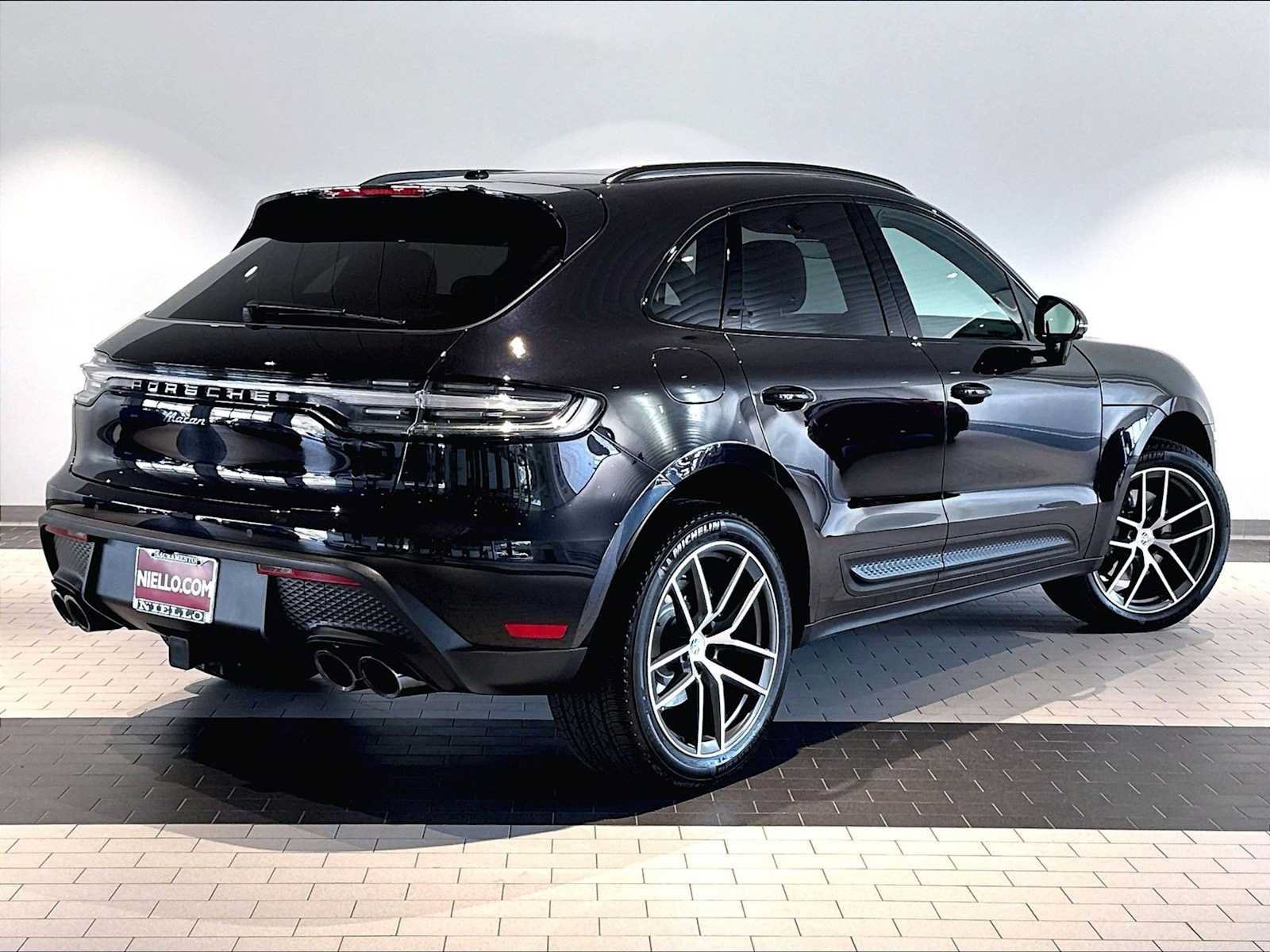 Used 2026 Porsche Macan AWD/4WD image 10