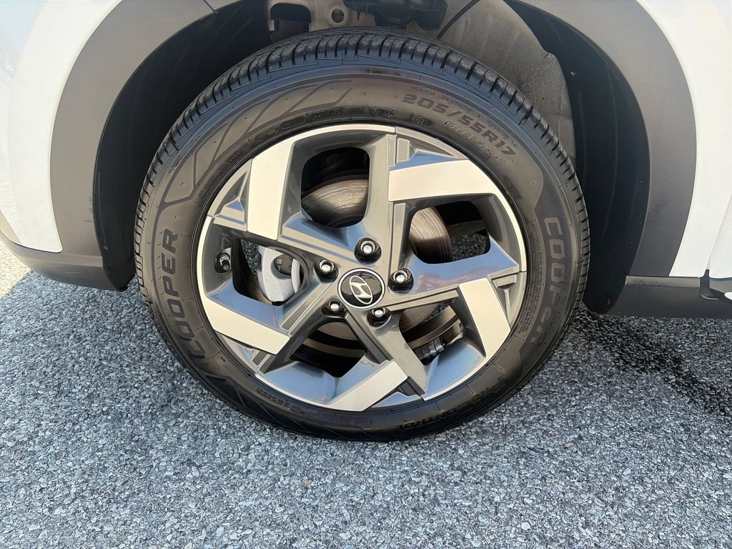 Used 2025 Hyundai Venue Limited FWD image 27