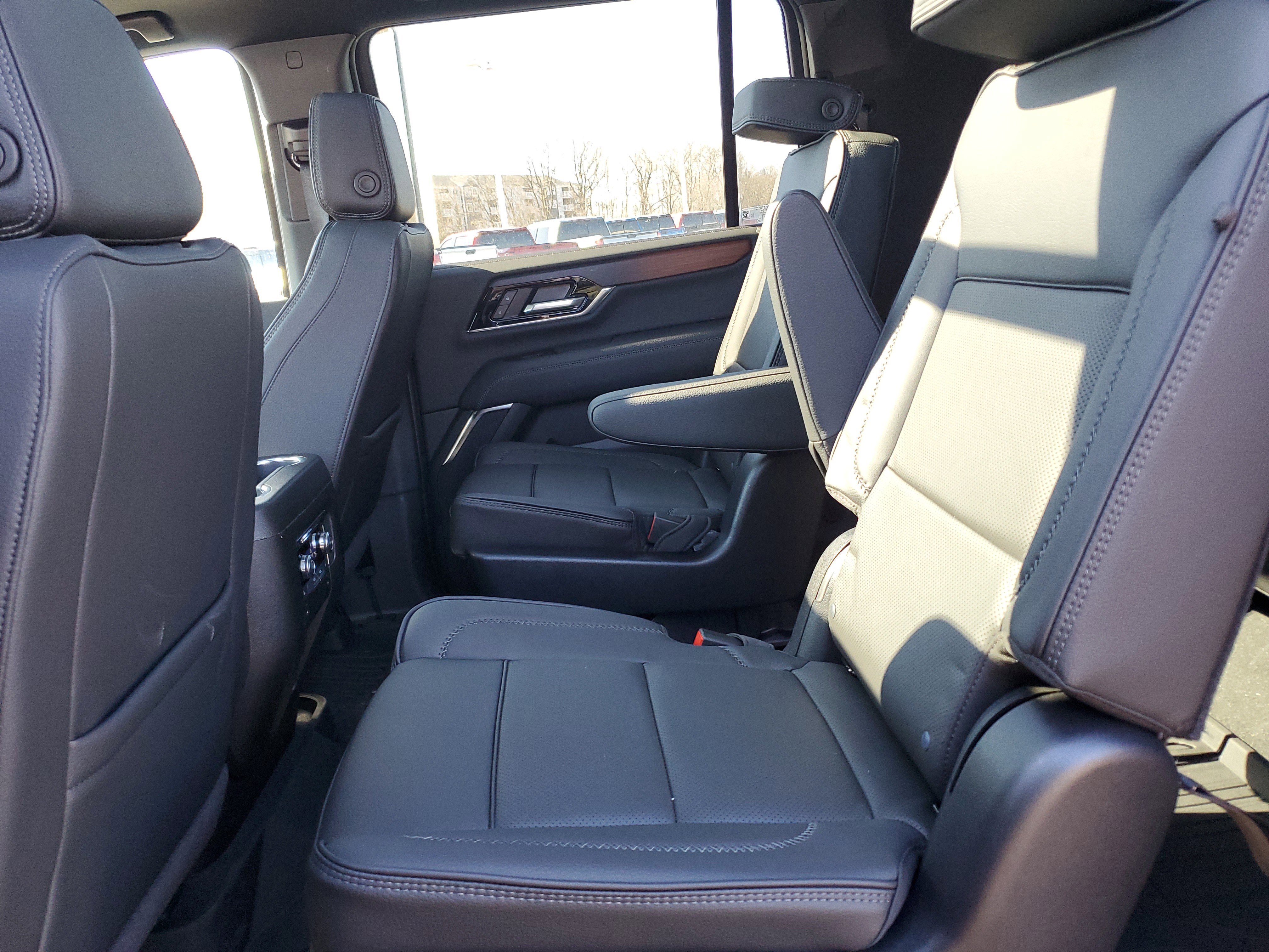 New 2025 GMC Yukon XL Denali w/ Sun & Power Step Package image 32