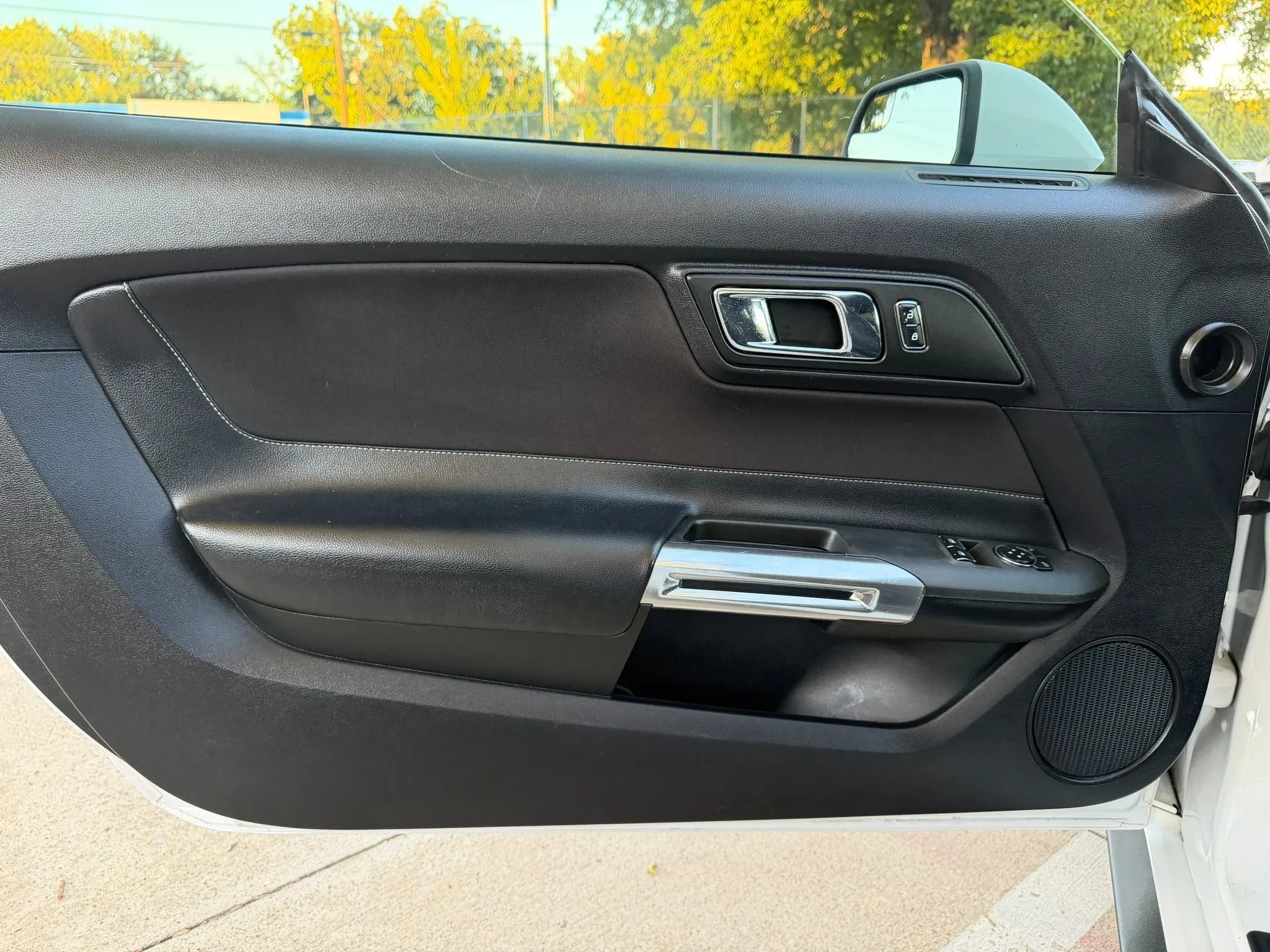 Used 2016 Ford Mustang Coupe RWD image 12