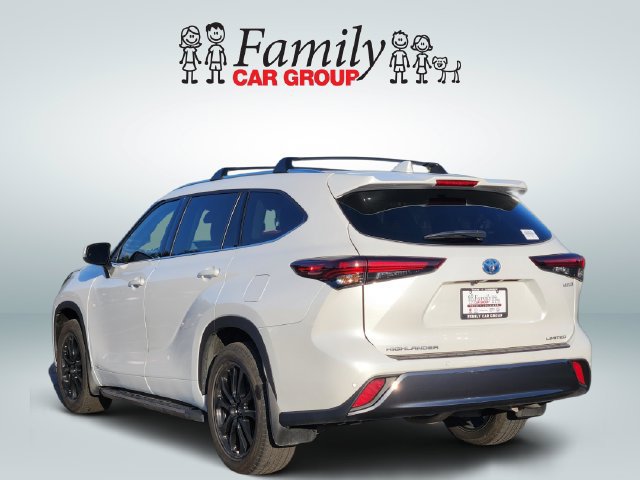 Used 2024 Toyota Highlander Limited AWD/4WD image 3