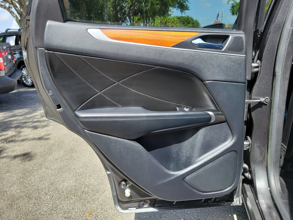 Used 2019 Lincoln MKC Select w/ Select Plus Package FWD image 8