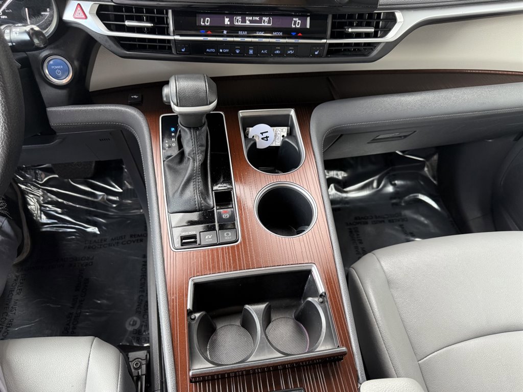 Used 2023 Toyota Sienna XLE image 30