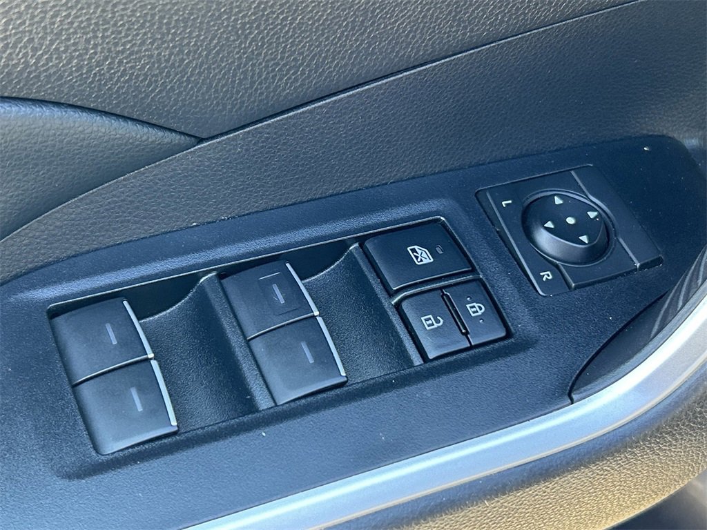 Used 2022 Toyota RAV4 XLE image 19