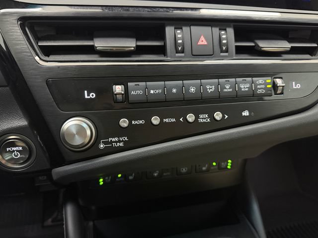 Used 2025 Lexus ES 300h w/ Technology Package FWD image 18