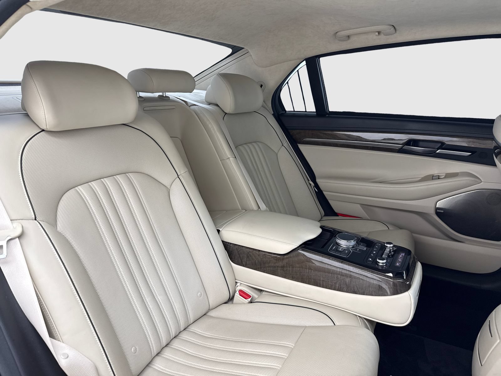 Used 2019 Genesis G90 3.3T Premium RWD image 45